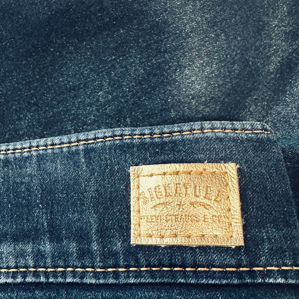 NWOT Signature Levi Strauss Pull On Skinny Jeans Shaping Indigo 36x30 Sz 16 Long - Picture 8 of 9